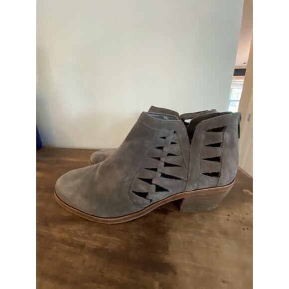 Vince Camuto‎ Peera Suede Cutout Ankle Bootie Women’s Size 6.5 Western Boho Gray - Picture 4 of 6